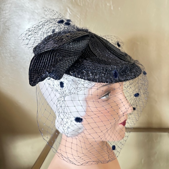 FOXY 1950s\' NAVY STRAW HAT WITH INTRICATE \